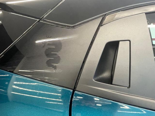 ���A�h�A�ɂ��A���t�@�����I�̃G���u�����̃r�V���[�l�̃f�U�C��