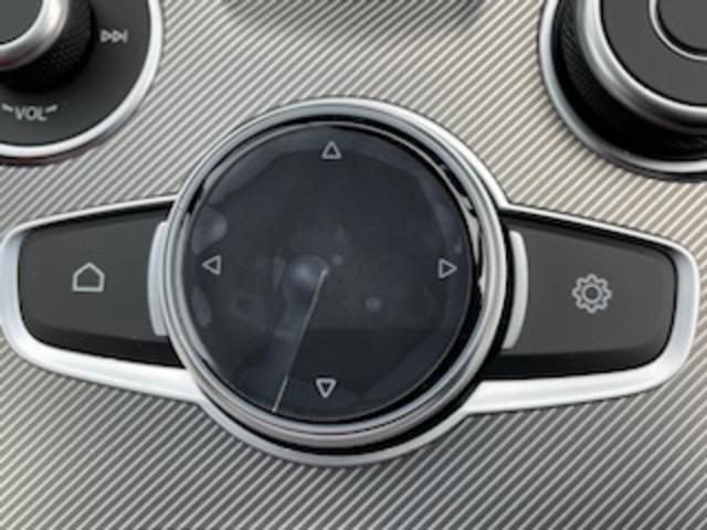 ジュリア ヴェローチェ　認定中古車　フロアマット　　新車保証継承　　バックカメラ　レザーシート　ナビゲーション　アップルカープレイ　アンドロイドオート（39枚目）