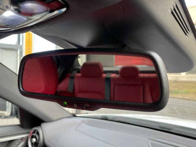ヴェローチェ　認定中古車　フロアマット　　新車保証継承　　バックカメラ　レザーシート　ナビゲーション　アップルカープレイ　アンドロイドオート(43枚目)