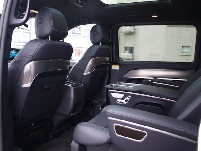 Ｖクラス Ｖ２２０　ｄ　エクスクルーシブ　ロング　プラチナスイート　Ｂｌｕｅｔｏｏｔｈ接続　ＥＴＣ　ＬＥＤヘッドライト　ＴＶ　アイドリングストップ　クルーズコントロール　コネクテッド機能　サイドカメラ　サンルーフ・ガラスルーフ　シートエアコン　シートヒーター（9枚目）