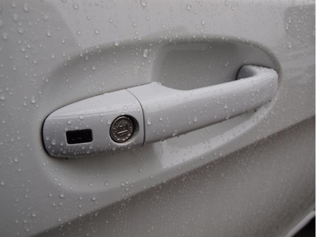 Ｖクラス Ｖ２２０　ｄ　エクスクルーシブ　ロング　プラチナスイート　Ｂｌｕｅｔｏｏｔｈ接続　ＥＴＣ　ＬＥＤヘッドライト　ＴＶ　アイドリングストップ　クルーズコントロール　コネクテッド機能　サイドカメラ　サンルーフ・ガラスルーフ　シートエアコン　シートヒーター（12枚目）