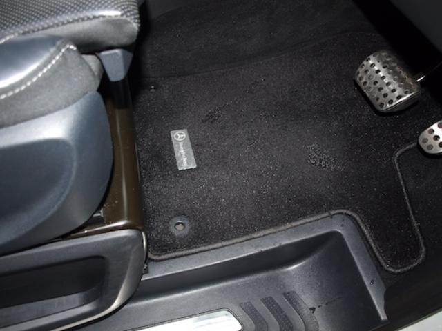 Ｖクラス Ｖ２２０　ｄ　エクスクルーシブ　ロング　プラチナスイート　Ｂｌｕｅｔｏｏｔｈ接続　ＥＴＣ　ＬＥＤヘッドライト　ＴＶ　アイドリングストップ　クルーズコントロール　コネクテッド機能　サイドカメラ　サンルーフ・ガラスルーフ　シートエアコン　シートヒーター（15枚目）