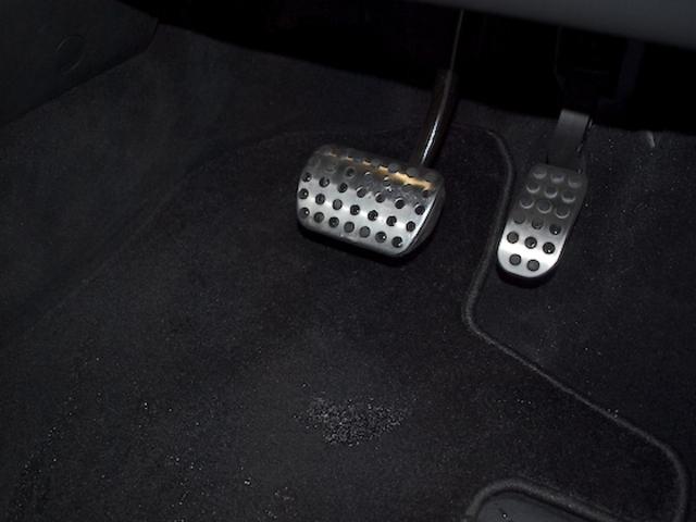 Ｖクラス Ｖ２２０　ｄ　エクスクルーシブ　ロング　プラチナスイート　Ｂｌｕｅｔｏｏｔｈ接続　ＥＴＣ　ＬＥＤヘッドライト　ＴＶ　アイドリングストップ　クルーズコントロール　コネクテッド機能　サイドカメラ　サンルーフ・ガラスルーフ　シートエアコン　シートヒーター（17枚目）