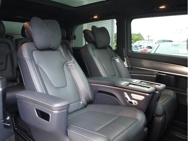 Ｖクラス Ｖ２２０　ｄ　エクスクルーシブ　ロング　プラチナスイート　Ｂｌｕｅｔｏｏｔｈ接続　ＥＴＣ　ＬＥＤヘッドライト　ＴＶ　アイドリングストップ　クルーズコントロール　コネクテッド機能　サイドカメラ　サンルーフ・ガラスルーフ　シートエアコン　シートヒーター（32枚目）