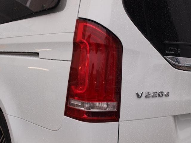 Ｖクラス Ｖ２２０　ｄ　エクスクルーシブ　ロング　プラチナスイート　Ｂｌｕｅｔｏｏｔｈ接続　ＥＴＣ　ＬＥＤヘッドライト　ＴＶ　アイドリングストップ　クルーズコントロール　コネクテッド機能　サイドカメラ　サンルーフ・ガラスルーフ　シートエアコン　シートヒーター（38枚目）