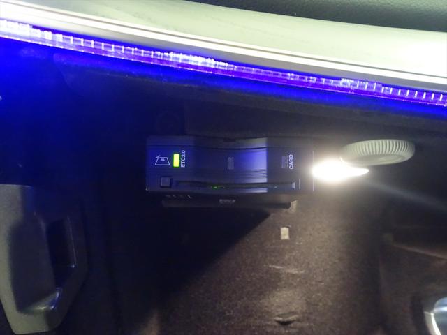 Eクラスステーションワゴン E300 ステーションワゴン スポーツ エクスクルーシブパッケージ Bluetooth接続 ETC LEDヘッドライト TV アイドリングストップ クルーズコントロール コネクテッド機能 サイドカメラ サンルーフ・ガラスルーフ(21枚目)