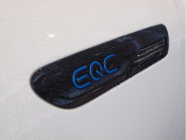 ＥＱＣ ＥＱＣ４００　４ＭＡＴＩＣ　ＡＭＧラインパッケージ　レザーエクスクルーシブパッケージ　Ｂｌｕｅｔｏｏｔｈ接続　ＥＴＣ　ＬＥＤヘッドライト　ＴＶ　クルーズコントロール　コネクテッド機能　サイドカメラ　サンルーフ・ガラスルーフ（7枚目）