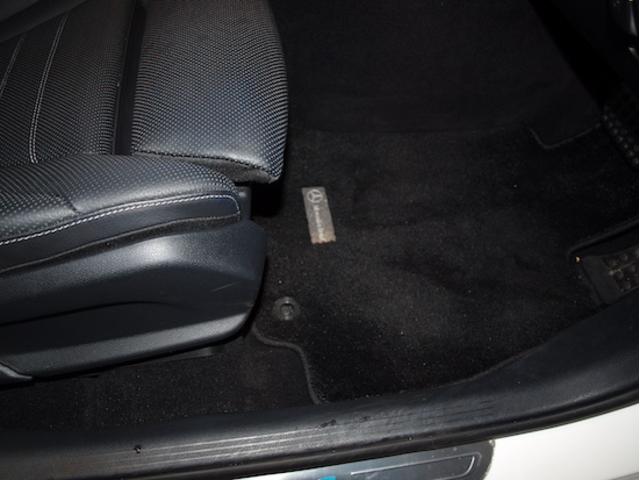 ＥＱＣ ＥＱＣ４００　４ＭＡＴＩＣ　ＡＭＧラインパッケージ　レザーエクスクルーシブパッケージ　Ｂｌｕｅｔｏｏｔｈ接続　ＥＴＣ　ＬＥＤヘッドライト　ＴＶ　クルーズコントロール　コネクテッド機能　サイドカメラ　サンルーフ・ガラスルーフ（16枚目）