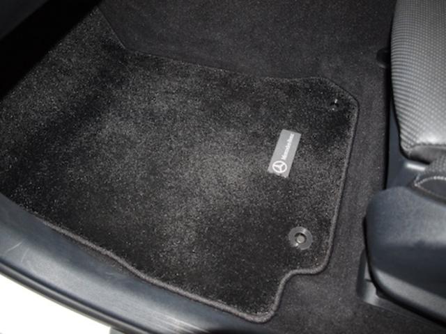 ＥＱＣ ＥＱＣ４００　４ＭＡＴＩＣ　ＡＭＧラインパッケージ　レザーエクスクルーシブパッケージ　Ｂｌｕｅｔｏｏｔｈ接続　ＥＴＣ　ＬＥＤヘッドライト　ＴＶ　クルーズコントロール　コネクテッド機能　サイドカメラ　サンルーフ・ガラスルーフ（17枚目）