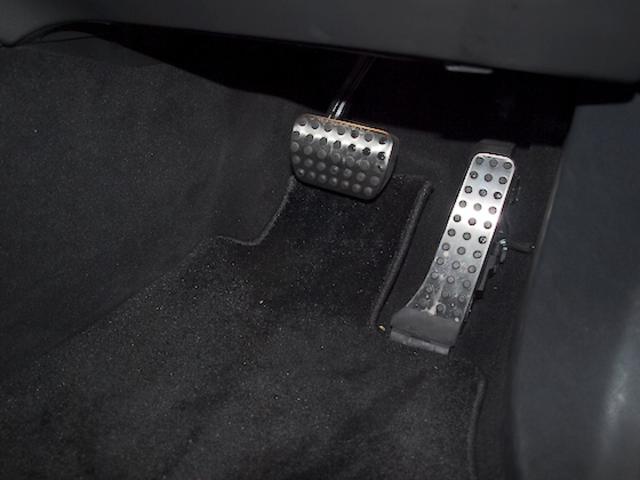 ＥＱＣ ＥＱＣ４００　４ＭＡＴＩＣ　ＡＭＧラインパッケージ　レザーエクスクルーシブパッケージ　Ｂｌｕｅｔｏｏｔｈ接続　ＥＴＣ　ＬＥＤヘッドライト　ＴＶ　クルーズコントロール　コネクテッド機能　サイドカメラ　サンルーフ・ガラスルーフ（18枚目）