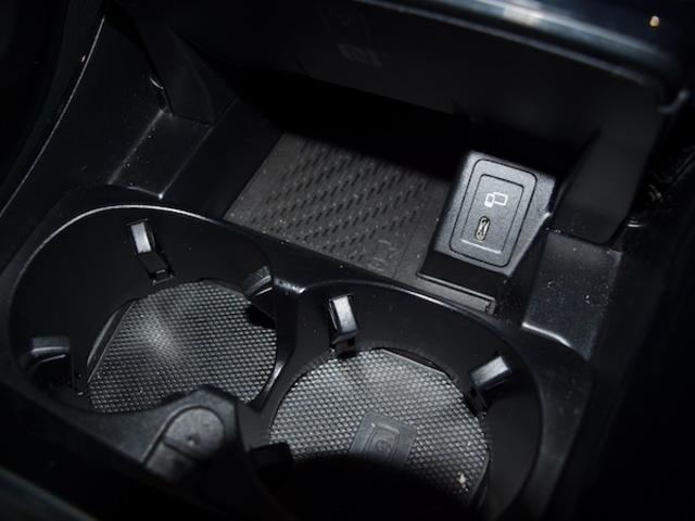 ＥＱＣ ＥＱＣ４００　４ＭＡＴＩＣ　ＡＭＧラインパッケージ　レザーエクスクルーシブパッケージ　Ｂｌｕｅｔｏｏｔｈ接続　ＥＴＣ　ＬＥＤヘッドライト　ＴＶ　クルーズコントロール　コネクテッド機能　サイドカメラ　サンルーフ・ガラスルーフ（29枚目）