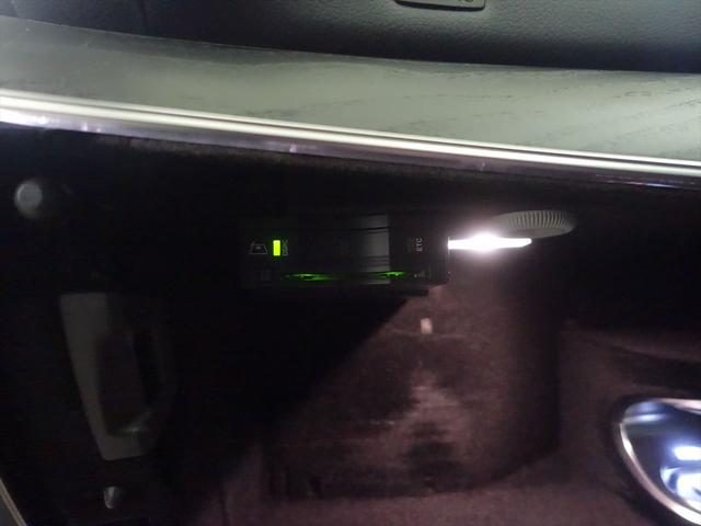 Ｅクラス Ｅ２００　アバンギャルド　スポーツ　レザーパッケージ　Ｂｌｕｅｔｏｏｔｈ接続　ＥＴＣ　ＬＥＤヘッドライト　ＴＶ　アイドリングストップ　クルーズコントロール　サイドカメラ　サンルーフ・ガラスルーフ　シートヒーター　トランクスルー　ナビ（21枚目）