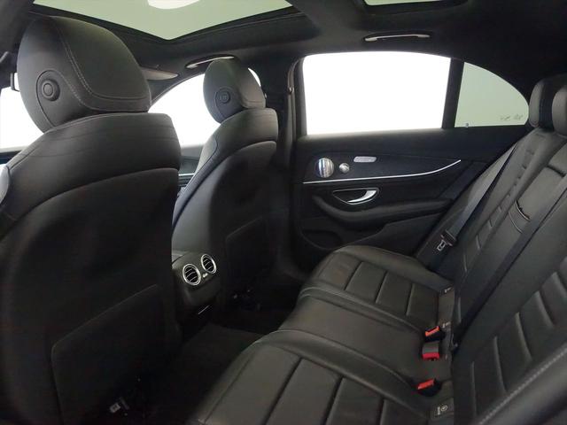 Ｅクラス Ｅ２００　アバンギャルド　スポーツ　レザーパッケージ　Ｂｌｕｅｔｏｏｔｈ接続　ＥＴＣ　ＬＥＤヘッドライト　ＴＶ　アイドリングストップ　クルーズコントロール　サイドカメラ　サンルーフ・ガラスルーフ　シートヒーター　トランクスルー　ナビ（24枚目）