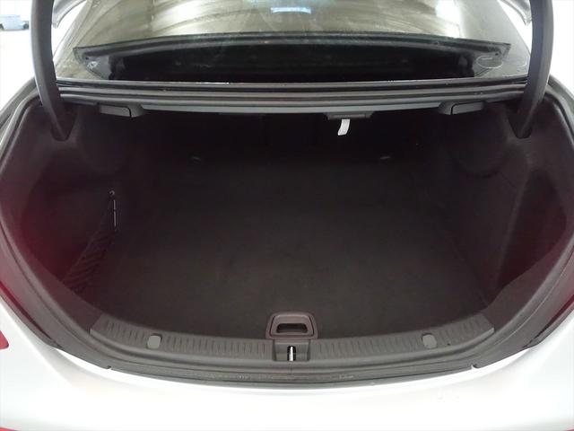 Ｅクラス Ｅ２００　アバンギャルド　スポーツ　レザーパッケージ　Ｂｌｕｅｔｏｏｔｈ接続　ＥＴＣ　ＬＥＤヘッドライト　ＴＶ　アイドリングストップ　クルーズコントロール　サイドカメラ　サンルーフ・ガラスルーフ　シートヒーター　トランクスルー　ナビ（25枚目）