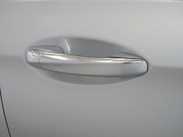 Ｅクラス Ｅ２００　アバンギャルド　スポーツ　レザーパッケージ　Ｂｌｕｅｔｏｏｔｈ接続　ＥＴＣ　ＬＥＤヘッドライト　ＴＶ　アイドリングストップ　クルーズコントロール　サイドカメラ　サンルーフ・ガラスルーフ　シートヒーター　トランクスルー　ナビ（27枚目）