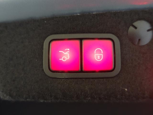 Ｃクラス Ｃ２００　アバンギャルド　ベーシックパッケージ　プレミアムパッケージ　Ｂｌｕｅｔｏｏｔｈ接続　ＣＤ　ＤＶＤ再生　ＥＴＣ　ＬＥＤヘッドライト　ＴＶ　アイドリングストップ　クルーズコントロール　シートヒーター　トランクスルー　ナビ（25枚目）