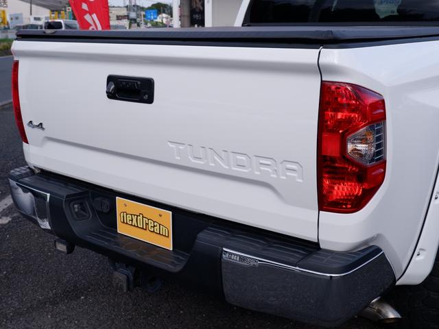 タンドラ クルーマックス　ＳＲ５　４ＷＤ　ベンチシート＆コラムシフト　ブラックレザー内装　リフトアップ　ボディ同色オーバーフェンダー　ＬＥＥＲハードトノカバー　ベッドライナー　カロッツェリアナビ　バックカメラ　ＥＴＣ（8枚目）