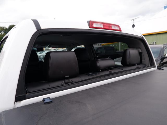 タンドラ クルーマックス　ＳＲ５　４ＷＤ　ベンチシート＆コラムシフト　ブラックレザー内装　リフトアップ　ボディ同色オーバーフェンダー　ＬＥＥＲハードトノカバー　ベッドライナー　カロッツェリアナビ　バックカメラ　ＥＴＣ（21枚目）