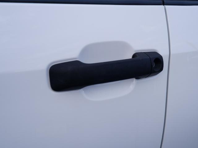 タンドラ クルーマックス　ＳＲ５　４ＷＤ　ベンチシート＆コラムシフト　ブラックレザー内装　リフトアップ　ボディ同色オーバーフェンダー　ＬＥＥＲハードトノカバー　ベッドライナー　カロッツェリアナビ　バックカメラ　ＥＴＣ（24枚目）