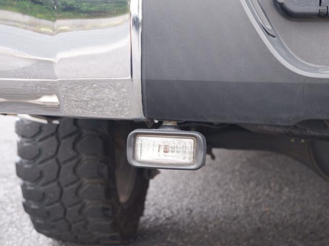 タンドラ クルーマックス　ＳＲ５　４ＷＤ　ベンチシート＆コラムシフト　ブラックレザー内装　リフトアップ　ボディ同色オーバーフェンダー　ＬＥＥＲハードトノカバー　ベッドライナー　カロッツェリアナビ　バックカメラ　ＥＴＣ（25枚目）