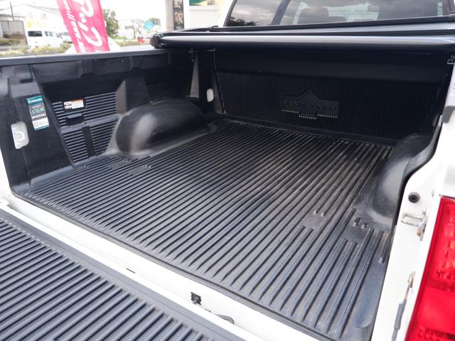 タンドラ クルーマックス　ＳＲ５　４ＷＤ　ベンチシート＆コラムシフト　ブラックレザー内装　リフトアップ　ボディ同色オーバーフェンダー　ＬＥＥＲハードトノカバー　ベッドライナー　カロッツェリアナビ　バックカメラ　ＥＴＣ（26枚目）
