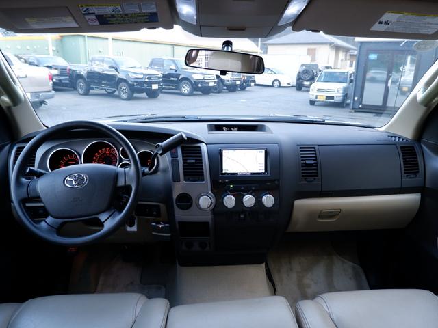 タンドラ クルーマックス V8 5,7L 新車並行 実走行 ベンチシート&コラムシフト レザー内装カスタム シャッター式トノカバー 荷台LINE-X サイドステップ フロント、サイド、バックカメラ 社外AW BFグッドリッジ(2枚目)