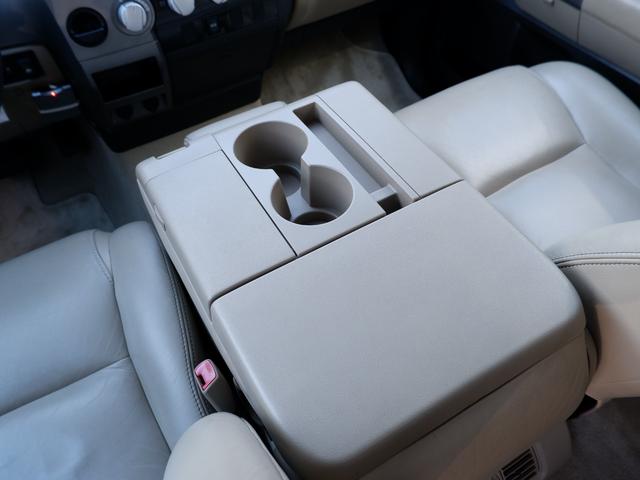 タンドラ クルーマックス V8 5,7L 新車並行 実走行 ベンチシート&コラムシフト レザー内装カスタム シャッター式トノカバー 荷台LINE-X サイドステップ フロント、サイド、バックカメラ 社外AW BFグッドリッジ(12枚目)