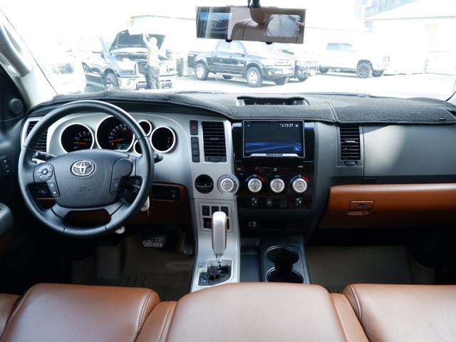 タンドラ クルーマックス リミテッド V8 新車並行 2WD BWオーバーフェンダー LINE-X荷台 ハードトノカバー 新品ヘッドライト CORSA2本出しマフラー チルト&スライドサンルーフ レッドロックレザー内装 シートヒーター(3枚目)