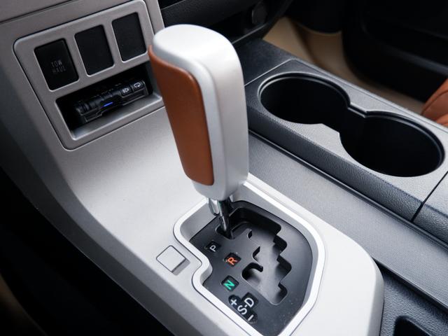 タンドラ クルーマックス リミテッド V8 新車並行 2WD BWオーバーフェンダー LINE-X荷台 ハードトノカバー 新品ヘッドライト CORSA2本出しマフラー チルト&スライドサンルーフ レッドロックレザー内装 シートヒーター(16枚目)