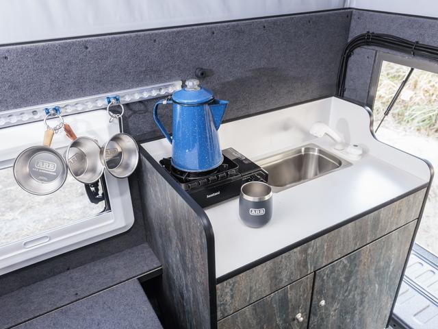 ハイラックス Ｚ　ＦＴポーター１２５　元デモカー販売　オーバーランドスタイル　８ナンバーキャンピング登録　荷台ＬＩＮＥ－Ｘ　ＬＥＤライトバーソーラー有り電源システム　ＯＭＥ　ＢＰ－５１ショック　オプカン　各カメラ（18枚目）