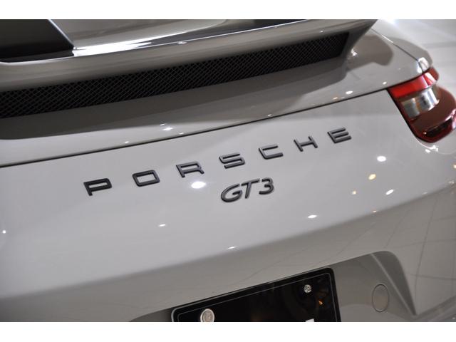 ９１１ＧＴ３　ＰＣＣＢ　フロントリフトシステム　スポーツクロノＰＫＧ　レザーインテリア　カーボンバケットシート　ＰＤＬＳ＋（インナーブラック）　クラブスポーツＰＫＧ　ＢＯＳＥサウンドシステム(17枚目)