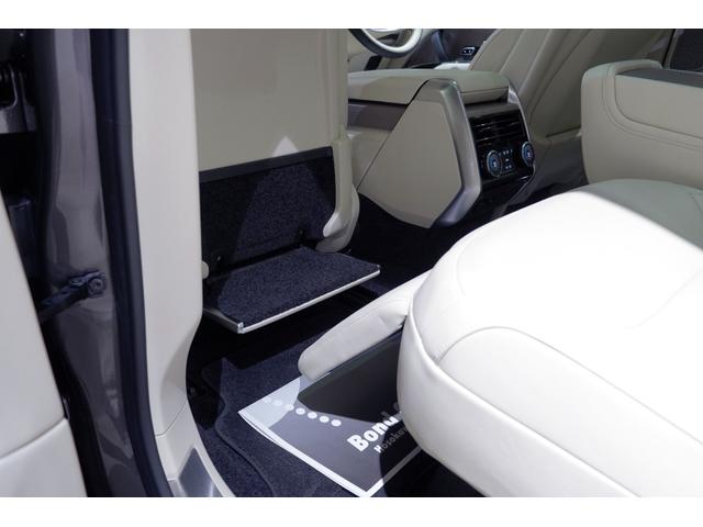 レンジローバー ローンチエディション 特別限定15台 23インチアロイホイール パーフォレイテッドセミアニリンレザー 24ウェイ電動フロントシート シートクーラー ホットストーンマッサージ リアエグゼクティブクラスコンフォートプラスシート(39枚目)