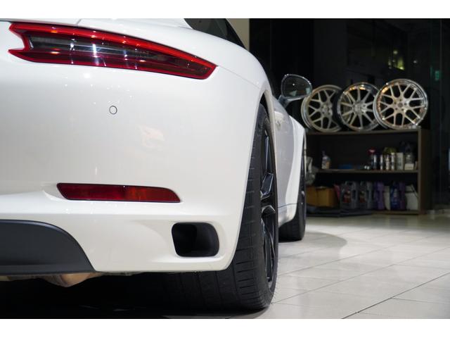 ９１１ ９１１カレラＴ　マトリクスＬＥＤヘッドライト（ＰＤＬＳ＋）　カレラＴインテリアＰＫＧレッドステッチ　レーンチェンジアシスト　ティンテッドテールレンズ　パワステプラス　スポーツエグゾースト　２０インチカレラＳホイール（9枚目）