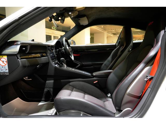 ９１１ ９１１カレラＴ　マトリクスＬＥＤヘッドライト（ＰＤＬＳ＋）　カレラＴインテリアＰＫＧレッドステッチ　レーンチェンジアシスト　ティンテッドテールレンズ　パワステプラス　スポーツエグゾースト　２０インチカレラＳホイール（33枚目）