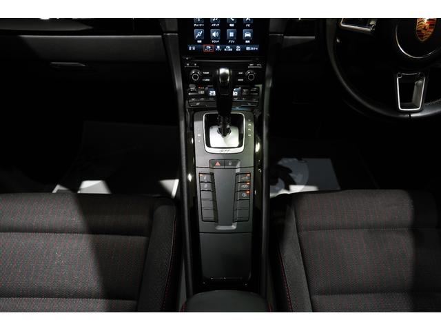 ９１１ ９１１カレラＴ　マトリクスＬＥＤヘッドライト（ＰＤＬＳ＋）　カレラＴインテリアＰＫＧレッドステッチ　レーンチェンジアシスト　ティンテッドテールレンズ　パワステプラス　スポーツエグゾースト　２０インチカレラＳホイール（42枚目）