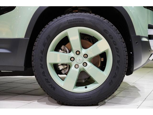 ディフェンダー 90X-ダイナミックHSE P300 75th Limited Edition(限定75台) ファブリックルーフ(格納式) 14way電動シート(ヒーター&クーラー付き) コールドクライメートパック 急速クーラーボックス(4枚目)