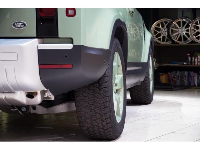 ディフェンダー 90X-ダイナミックHSE P300 75th Limited Edition(限定75台) ファブリックルーフ(格納式) 14way電動シート(ヒーター&クーラー付き) コールドクライメートパック 急速クーラーボックス(9枚目)