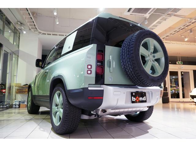 ディフェンダー 90X-ダイナミックHSE P300 75th Limited Edition(限定75台) ファブリックルーフ(格納式) 14way電動シート(ヒーター&クーラー付き) コールドクライメートパック 急速クーラーボックス(12枚目)