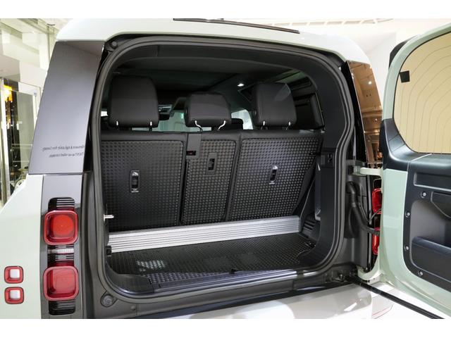 ディフェンダー 90X-ダイナミックHSE P300 75th Limited Edition(限定75台) ファブリックルーフ(格納式) 14way電動シート(ヒーター&クーラー付き) コールドクライメートパック 急速クーラーボックス(13枚目)