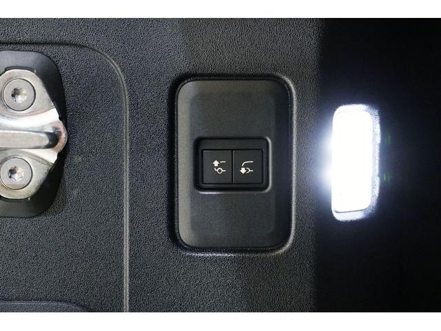 ディフェンダー 90X-ダイナミックHSE P300 75th Limited Edition(限定75台) ファブリックルーフ(格納式) 14way電動シート(ヒーター&クーラー付き) コールドクライメートパック 急速クーラーボックス(14枚目)