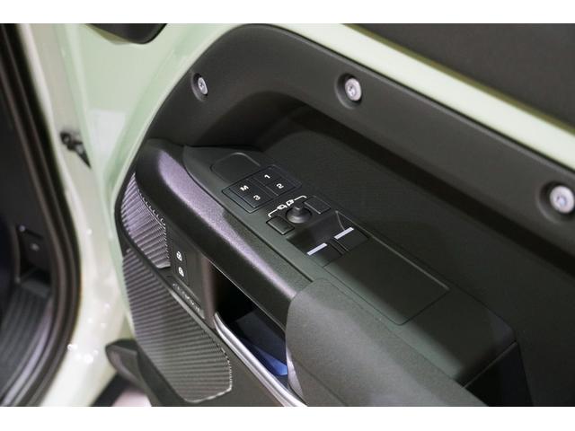 ディフェンダー 90X-ダイナミックHSE P300 75th Limited Edition(限定75台) ファブリックルーフ(格納式) 14way電動シート(ヒーター&クーラー付き) コールドクライメートパック 急速クーラーボックス(22枚目)