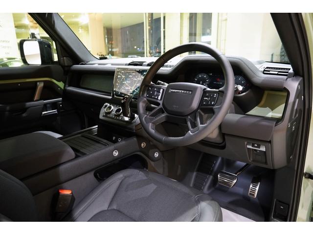 ディフェンダー 90X-ダイナミックHSE P300 75th Limited Edition(限定75台) ファブリックルーフ(格納式) 14way電動シート(ヒーター&クーラー付き) コールドクライメートパック 急速クーラーボックス(25枚目)