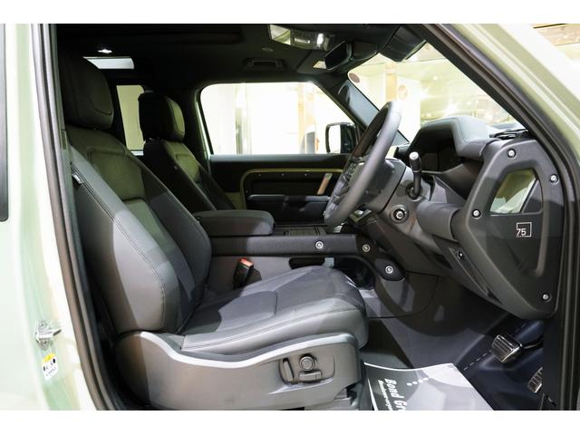 ディフェンダー 90X-ダイナミックHSE P300 75th Limited Edition(限定75台) ファブリックルーフ(格納式) 14way電動シート(ヒーター&クーラー付き) コールドクライメートパック 急速クーラーボックス(26枚目)