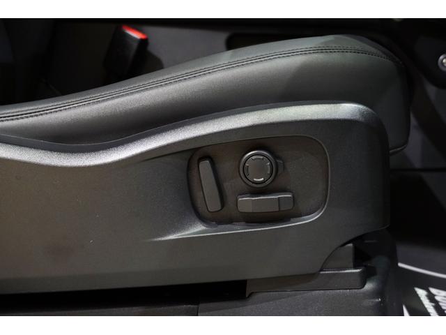 ディフェンダー 90X-ダイナミックHSE P300 75th Limited Edition(限定75台) ファブリックルーフ(格納式) 14way電動シート(ヒーター&クーラー付き) コールドクライメートパック 急速クーラーボックス(28枚目)