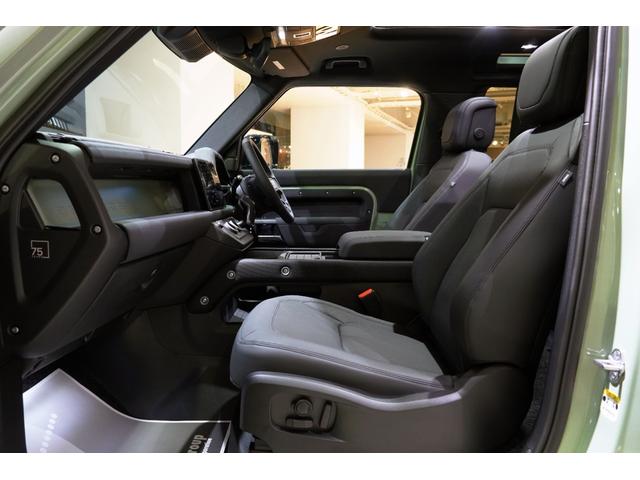 ディフェンダー 90X-ダイナミックHSE P300 75th Limited Edition(限定75台) ファブリックルーフ(格納式) 14way電動シート(ヒーター&クーラー付き) コールドクライメートパック 急速クーラーボックス(34枚目)