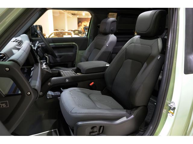 ディフェンダー 90X-ダイナミックHSE P300 75th Limited Edition(限定75台) ファブリックルーフ(格納式) 14way電動シート(ヒーター&クーラー付き) コールドクライメートパック 急速クーラーボックス(35枚目)