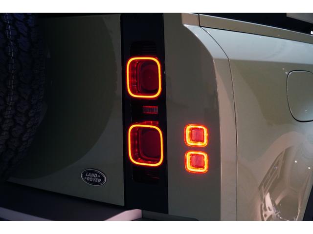 ディフェンダー 90X-ダイナミックHSE P300 75th Limited Edition(限定75台) ファブリックルーフ(格納式) 14way電動シート(ヒーター&クーラー付き) コールドクライメートパック 急速クーラーボックス(53枚目)