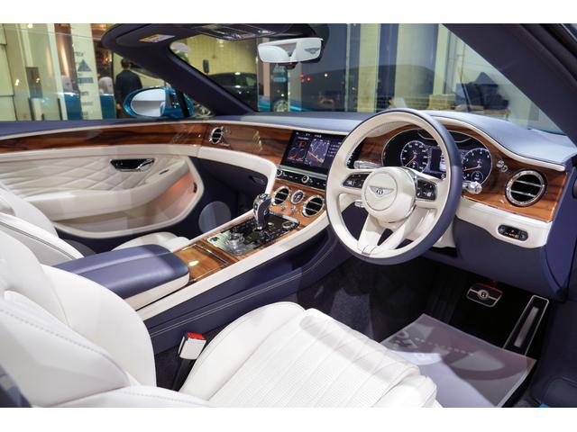 コンチネンタル GT V8アズールコンバーチブル ツーリングスペック シティスペック フロントシートコンフォートスペック ダイアモンドナーリング ムードライティングスペック バーティカルベイングリル(20枚目)