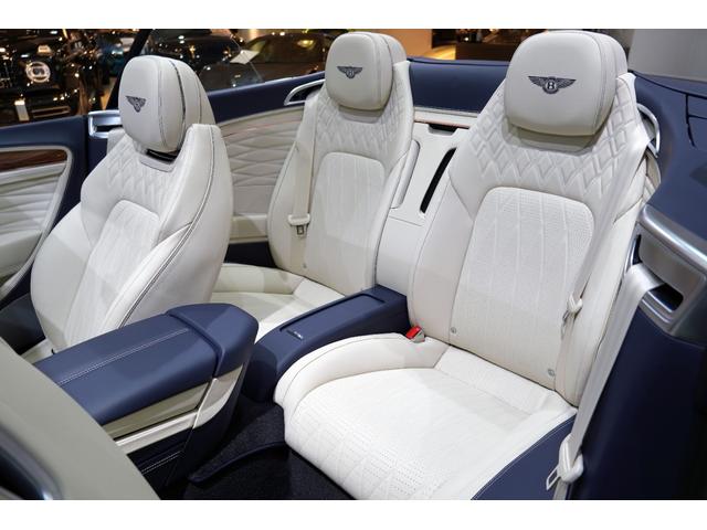 コンチネンタル GT V8アズールコンバーチブル ツーリングスペック シティスペック フロントシートコンフォートスペック ダイアモンドナーリング ムードライティングスペック バーティカルベイングリル(35枚目)