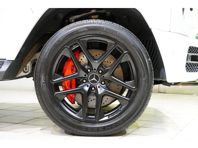 Gクラス G63 マヌファクトゥーアプログラム+ ナイトパッケージ 21インチマットブラック鍛造AW ブラック×ブラウン2トーンレザー カーボンインテリアトリム(4枚目)